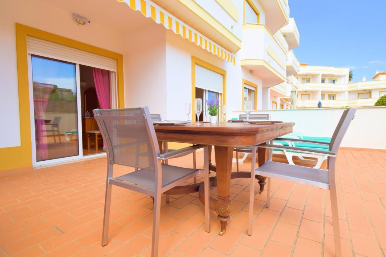 Apartamento Private Large Terrace Facing The Swimming Pool Guia  Exterior foto